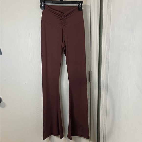 Offline by Aerie Real Me Flare Hi-Rise Chocolate Leggings Size Medium - Picture 3 of 12